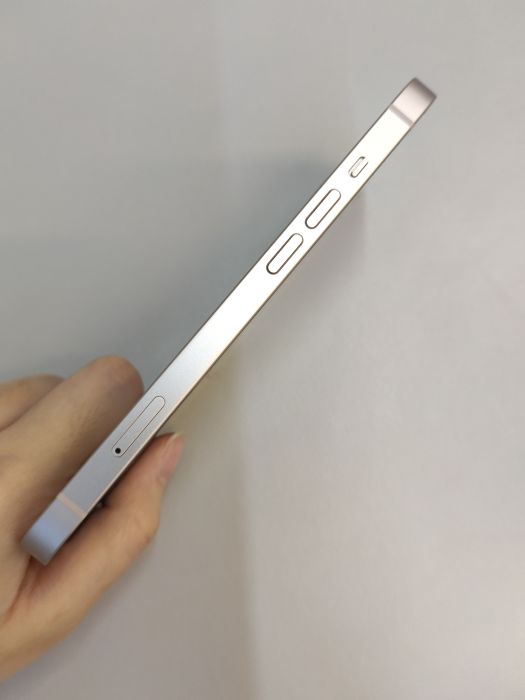 Apple iPhone 13 — photo 3 of 9