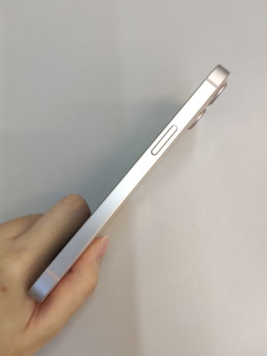 Apple iPhone 13 — photo 4 of 9