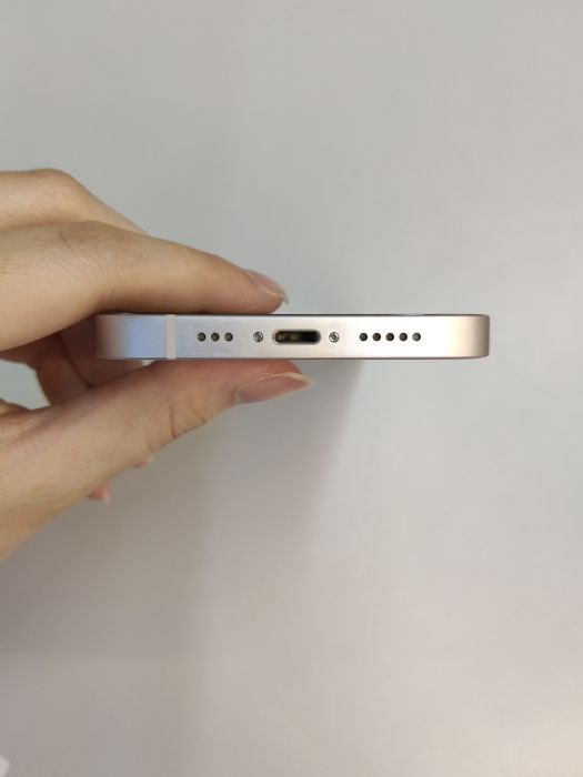 Apple iPhone 13 — photo 5 of 9