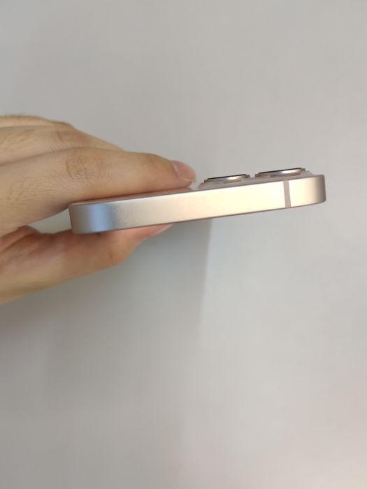 Apple iPhone 13 — photo 6 of 9