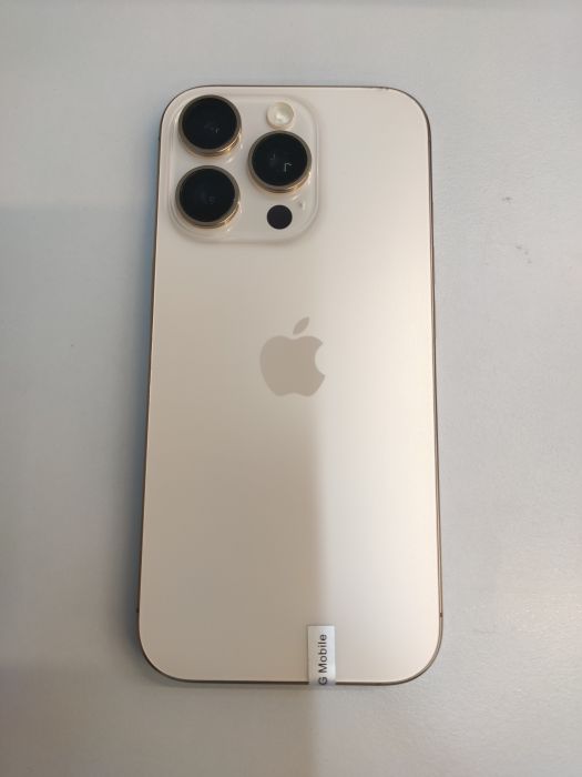 Apple iPhone 16 Pro — photo 4 of 10