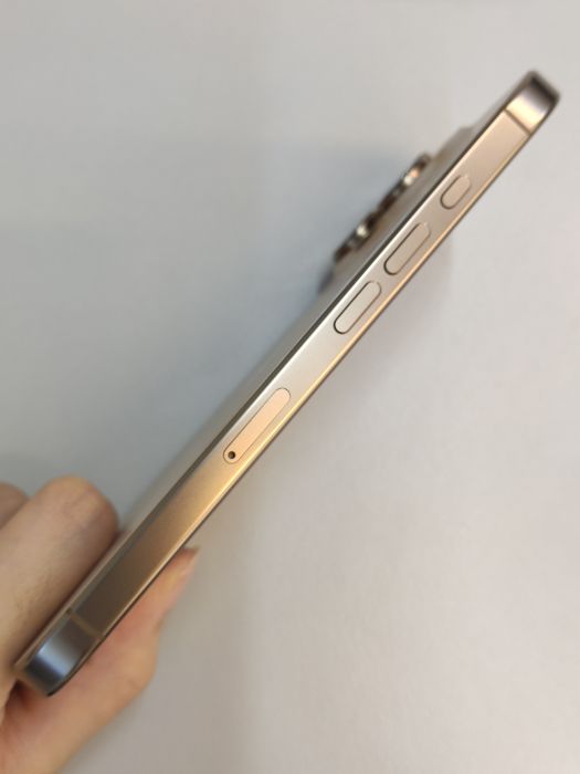 Apple iPhone 16 Pro — photo 5 of 10