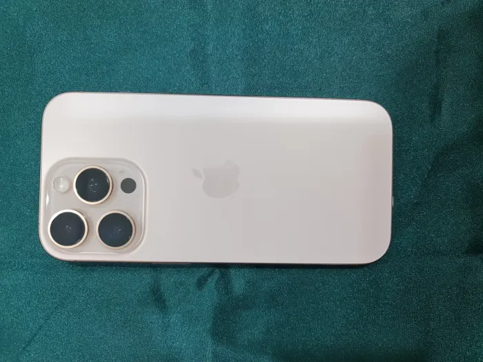 Apple iPhone 16 Pro — photo 2 of 7