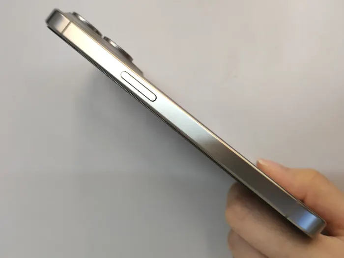 Apple iPhone 15 Pro — photo 7 of 11