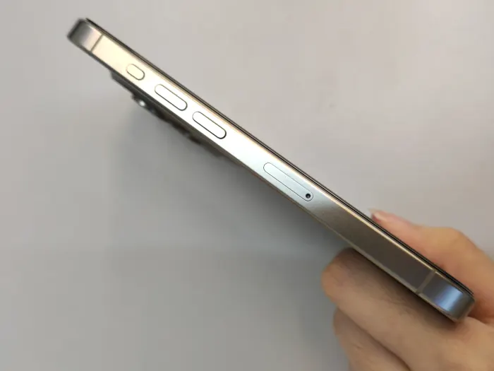 Apple iPhone 15 Pro — photo 8 of 11