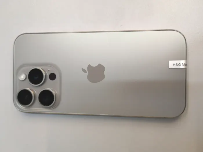 Apple iPhone 15 Pro — photo 9 of 11