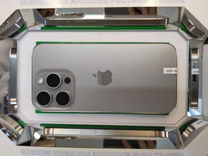 Apple iPhone 15 Pro — photo 10 of 11