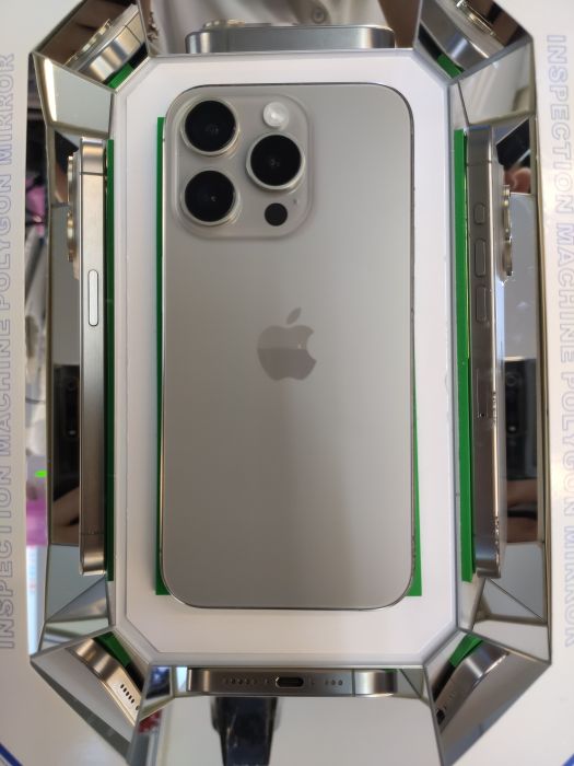 Apple iPhone 15 Pro — photo 2 of 10