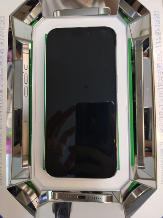 Apple iPhone 15 Pro — photo 3 of 10