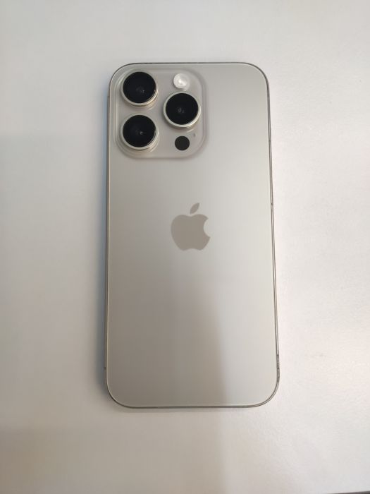 Apple iPhone 15 Pro — photo 4 of 10