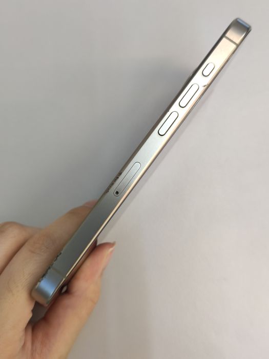 Apple iPhone 15 Pro — photo 5 of 10