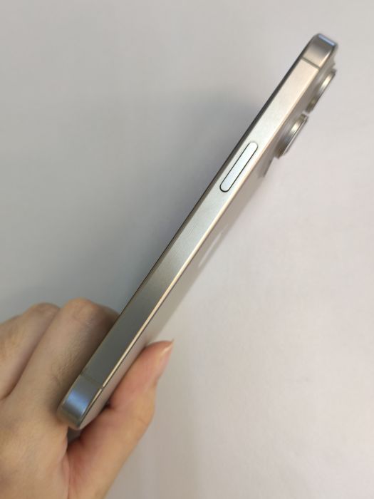 Apple iPhone 15 Pro — photo 6 of 10