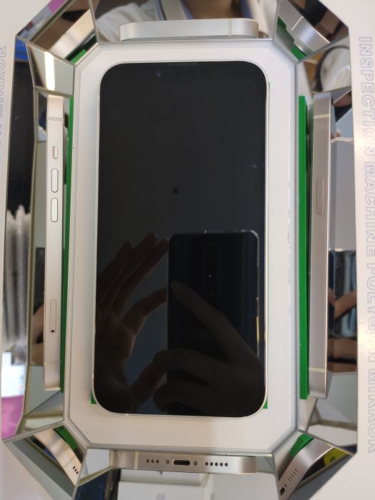 Apple iPhone 14 — photo 3 of 11