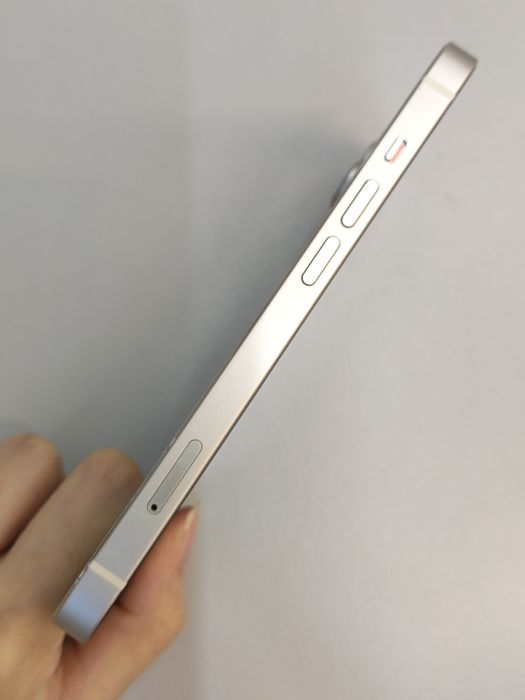 Apple iPhone 14 — photo 5 of 11