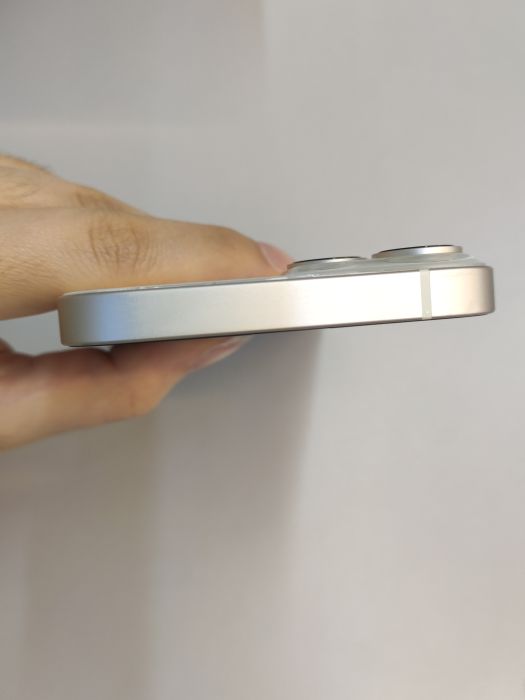 Apple iPhone 14 — photo 8 of 11
