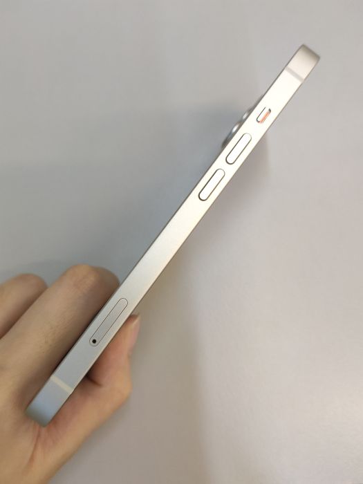 Apple iPhone 13 — photo 3 of 8