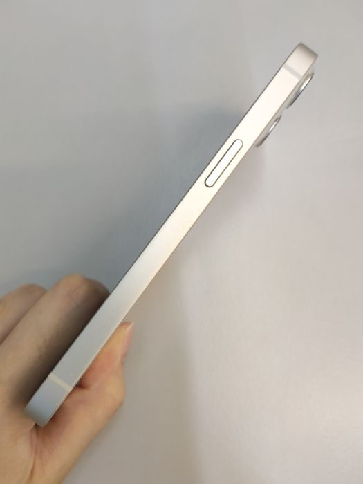 Apple iPhone 13 — photo 4 of 8