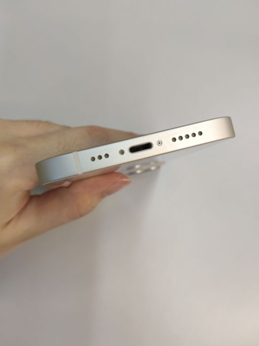 Apple iPhone 13 — photo 6 of 8