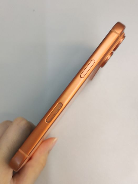 Apple iPhone 17 Pro — photo 6 of 10
