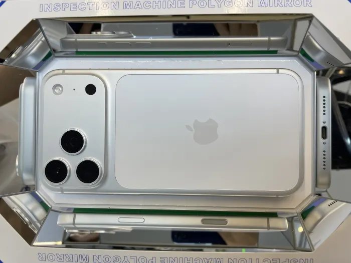 Apple iPhone 17 Pro Max — photo 9 of 10