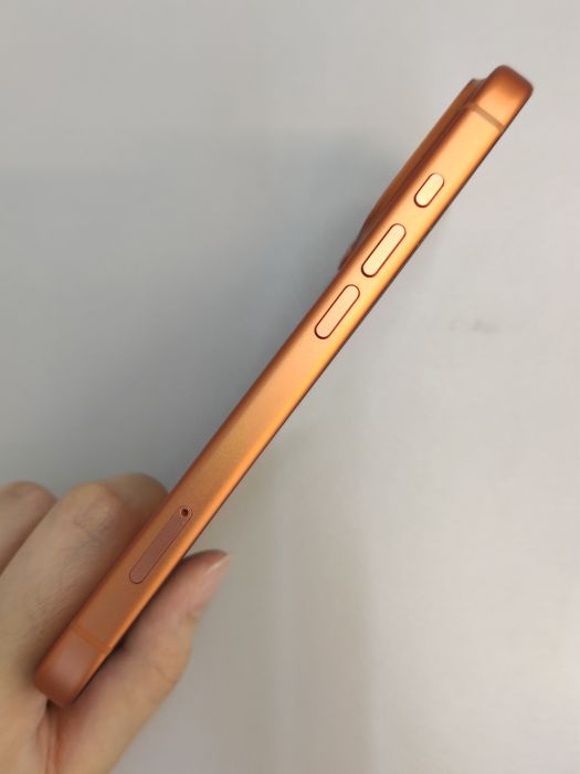 Apple iPhone 17 Pro — photo 3 of 9