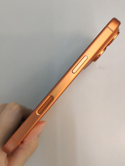 Apple iPhone 17 Pro — photo 4 of 9