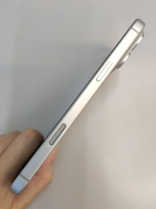 Apple iPhone 17 Pro Max — photo 4 of 10