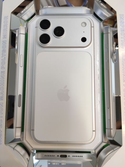 Apple iPhone 17 Pro Max — photo 10 of 10