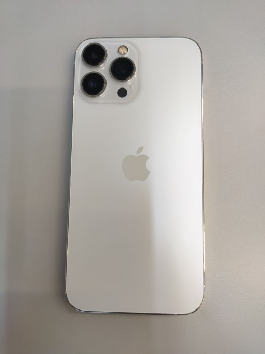 Apple iPhone 13 Pro Max — photo 2 of 8