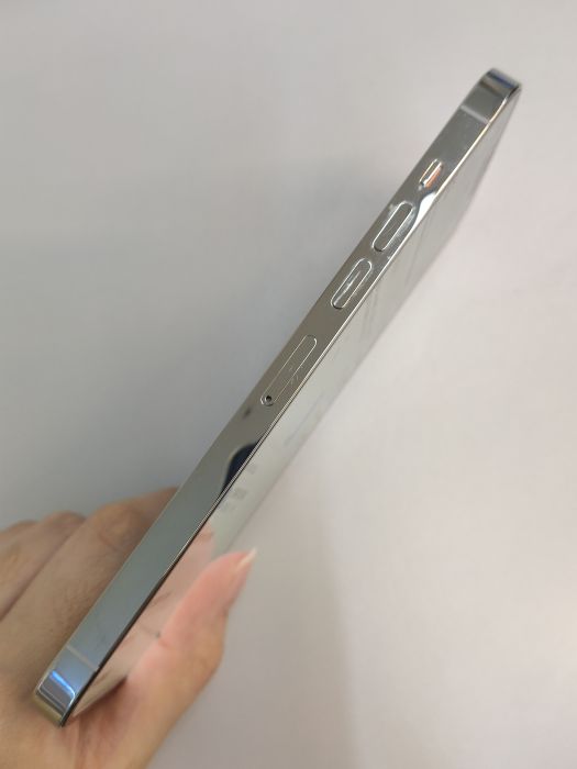 Apple iPhone 13 Pro Max — photo 3 of 8