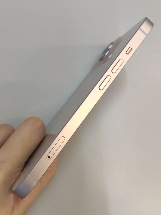 Apple iPhone 13 — photo 3 of 8