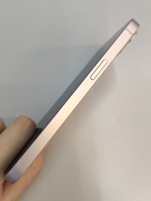 Apple iPhone 13 — photo 4 of 8
