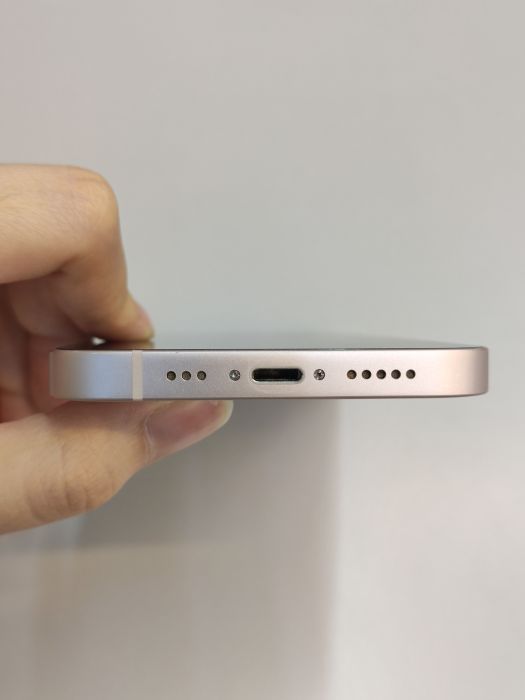 Apple iPhone 13 — photo 5 of 8