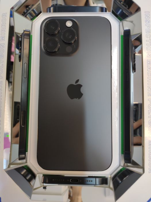 Apple iPhone 16 Pro Max — photo 2 of 10