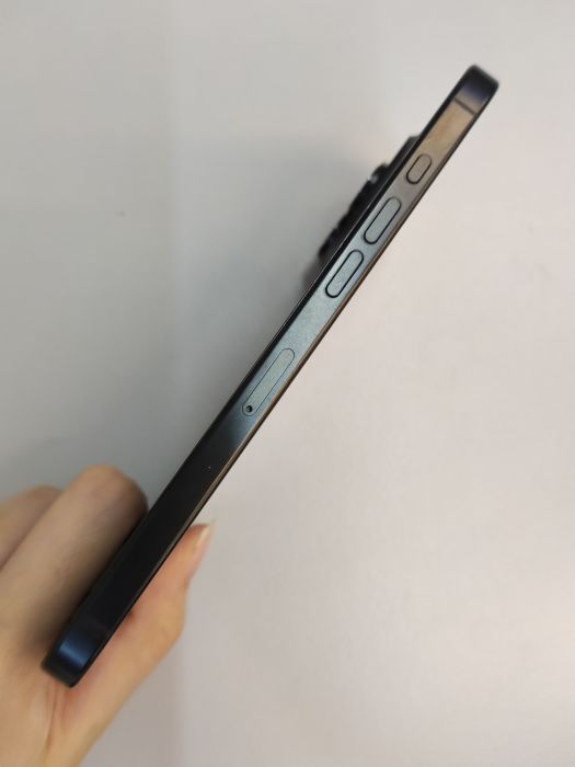Apple iPhone 16 Pro Max — photo 5 of 10