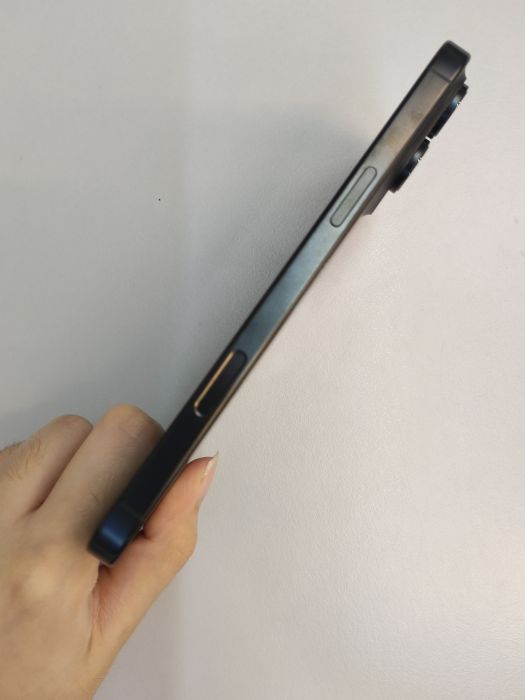 Apple iPhone 16 Pro Max — photo 6 of 10