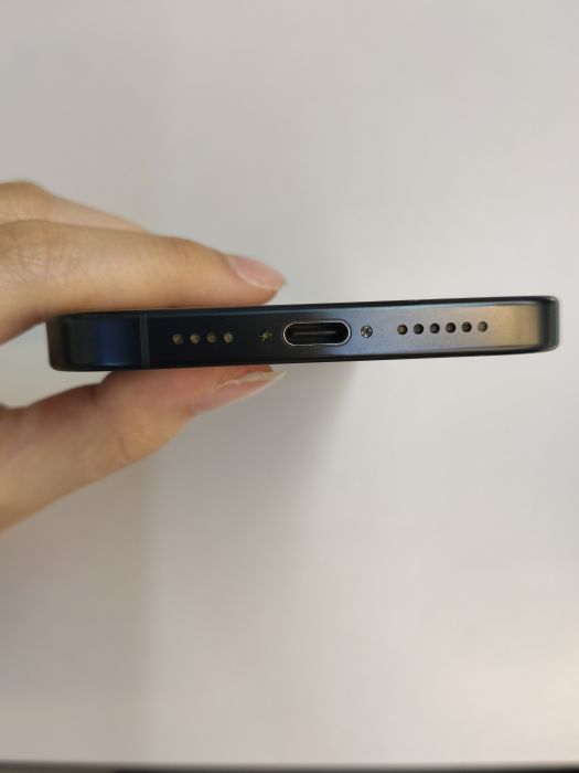 Apple iPhone 16 Pro Max — photo 7 of 10