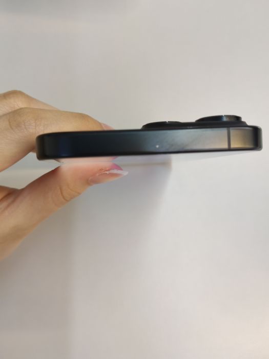Apple iPhone 16 Pro Max — photo 8 of 10