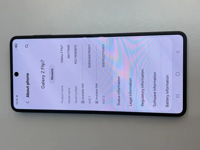 Samsung Galaxy Z Flip7 — photo 2 of 9