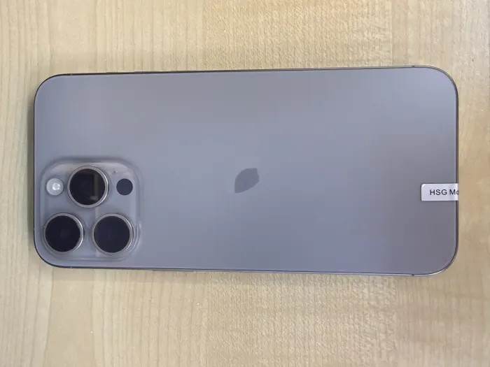 Apple iPhone 15 Pro Max — photo 3 of 10