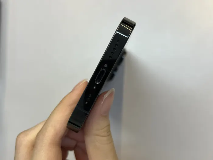 Apple iPhone 14 Pro — photo 8 of 10