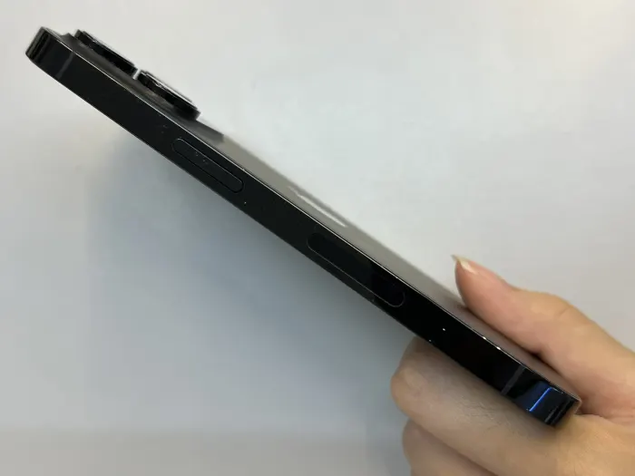 Apple iPhone 14 Pro — photo 9 of 10