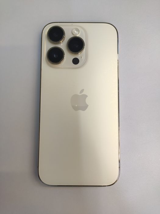 Apple iPhone 14 Pro — photo 2 of 11