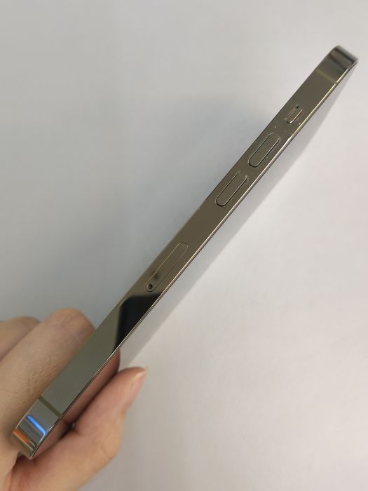 Apple iPhone 14 Pro — photo 3 of 11