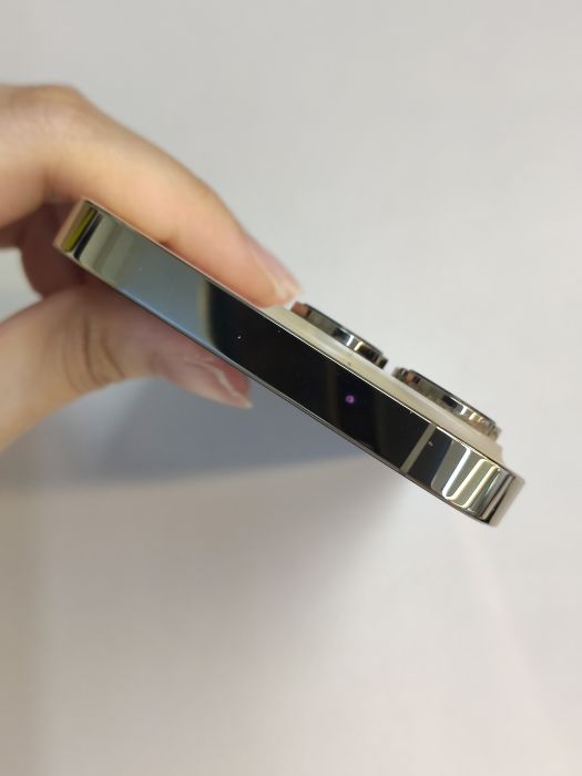 Apple iPhone 14 Pro — photo 6 of 11