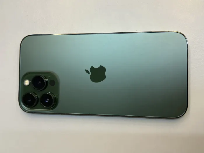 Apple iPhone 13 Pro Max — photo 1 of 11