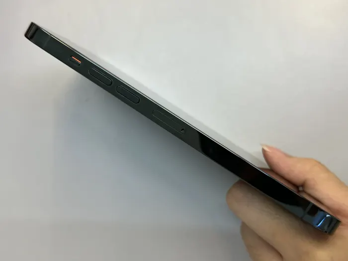 Apple iPhone 13 Pro Max — photo 2 of 11