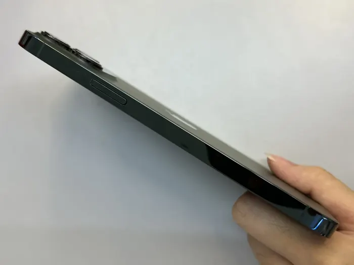 Apple iPhone 13 Pro Max — photo 3 of 11