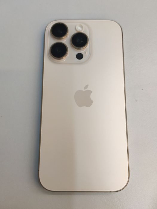 Apple iPhone 16 Pro — photo 2 of 10