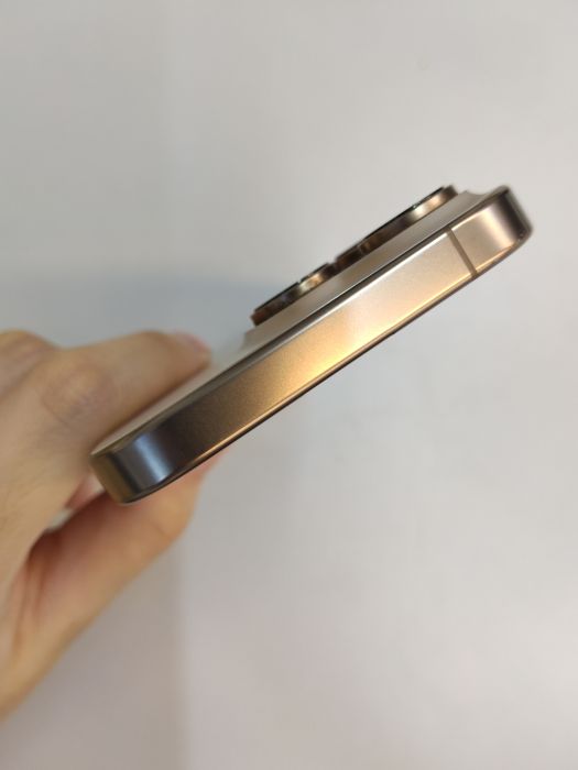 Apple iPhone 16 Pro — photo 6 of 10